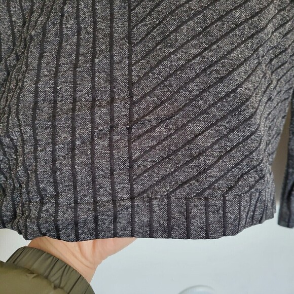 NEW All In Motion Striped Charcoal Black Gray Long Sleeve Seamless Top Size Med - Picture 8 of 14